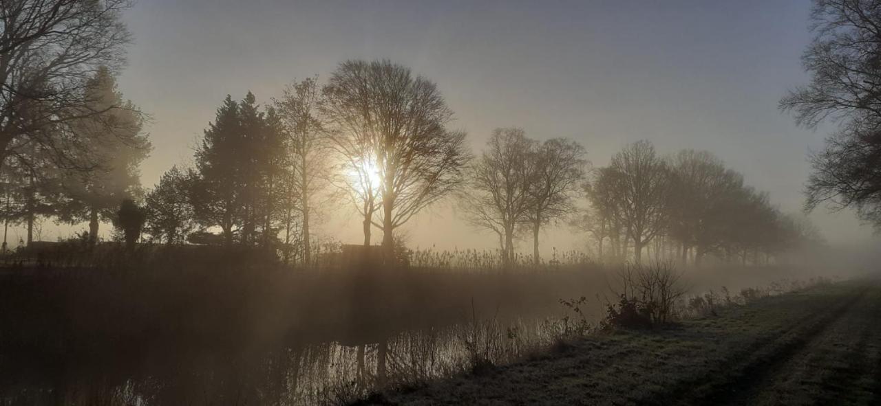 Onstwedde Rust En Stilte In De Natuur מראה חיצוני תמונה